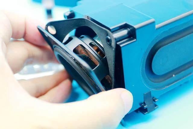 今天给大家看看小爱同学的内部拆解详情