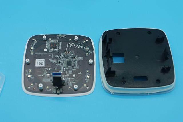 今天给大家看看小爱同学的内部拆解详情